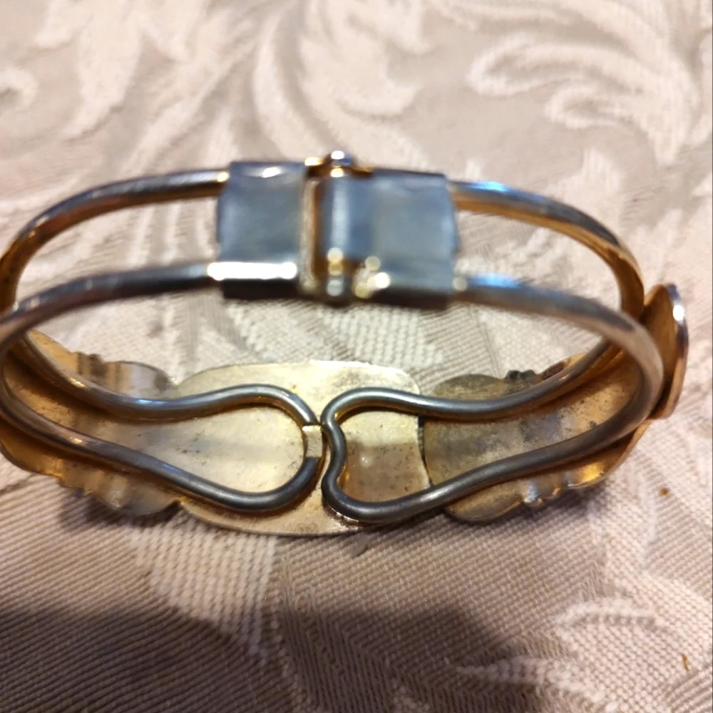 💙🦄💙Glorious 80's RARE Vintage Enameled Unicorn & Floral Hinge Bangle Bracelet - Picture 6 of 14